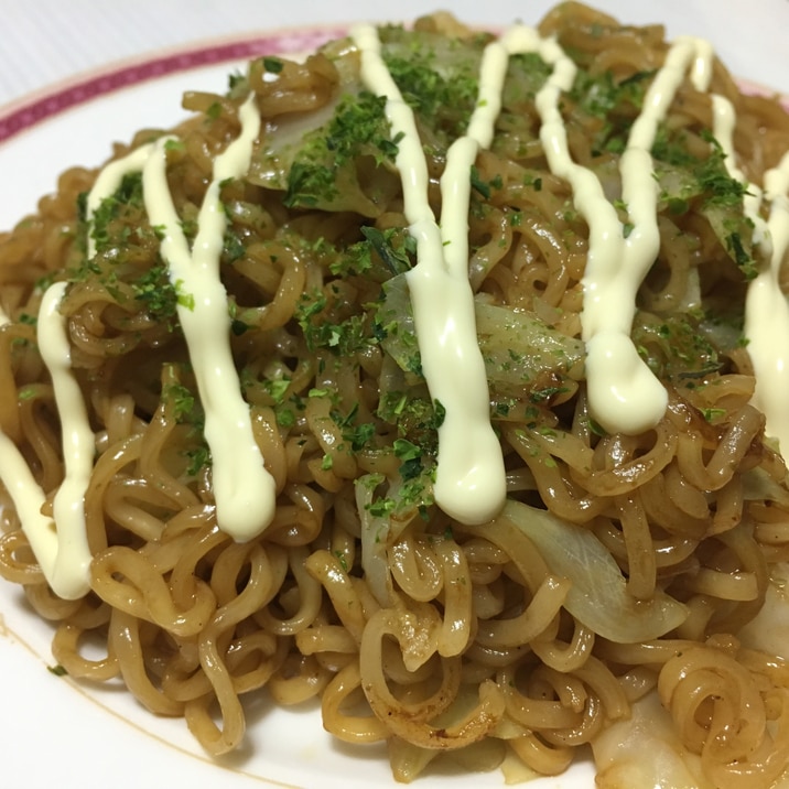 日清のインスタント焼きそばでアレンジ！